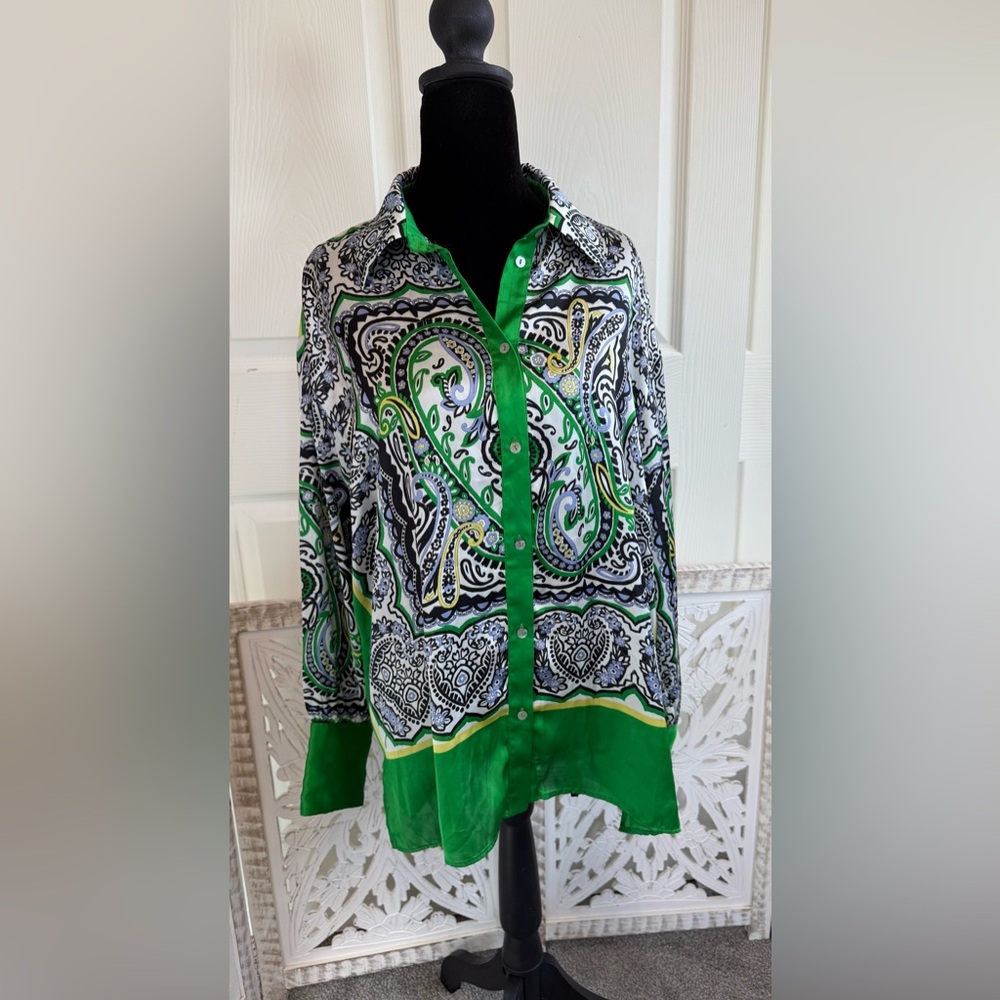 Zara Women's Paisley Print Button-Up Shirt. Women's Size Medium.